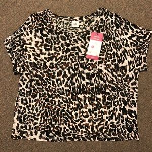 Fall 2017 Cabi Crop Tee, size M, NWT